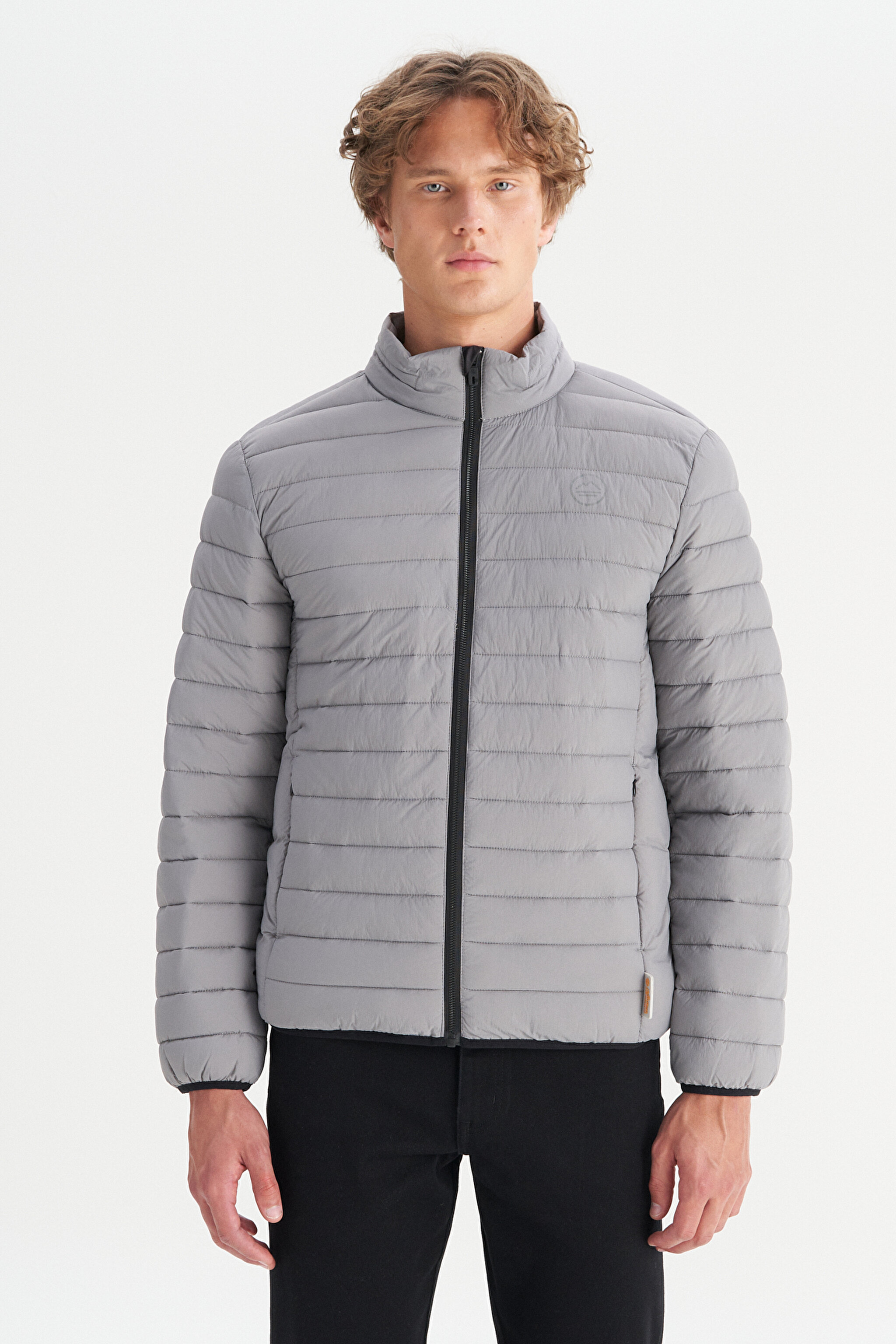 Regular Fit Normal Kesim Dik Yaka Cepli Şişme Mont