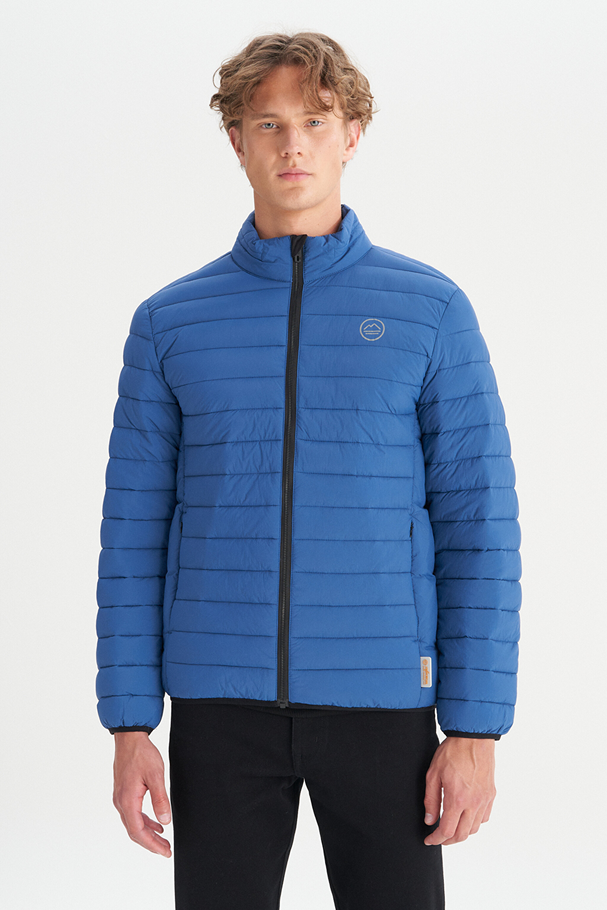 Regular Fit Normal Kesim Dik Yaka Cepli Şişme Mont