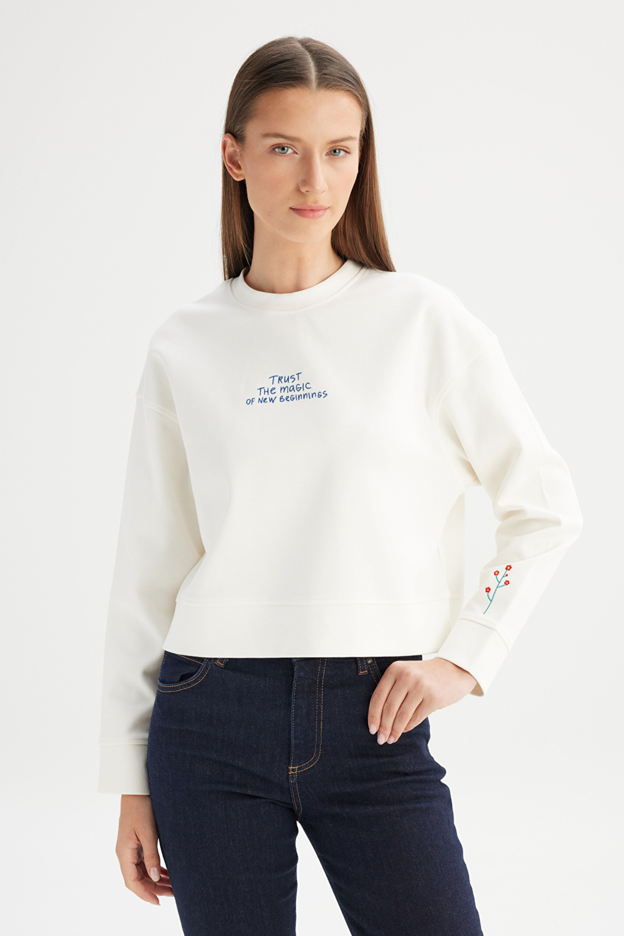 Regular Fit Normal Kesim Bisiklet Yaka Kırık Beyaz Sweatshirt