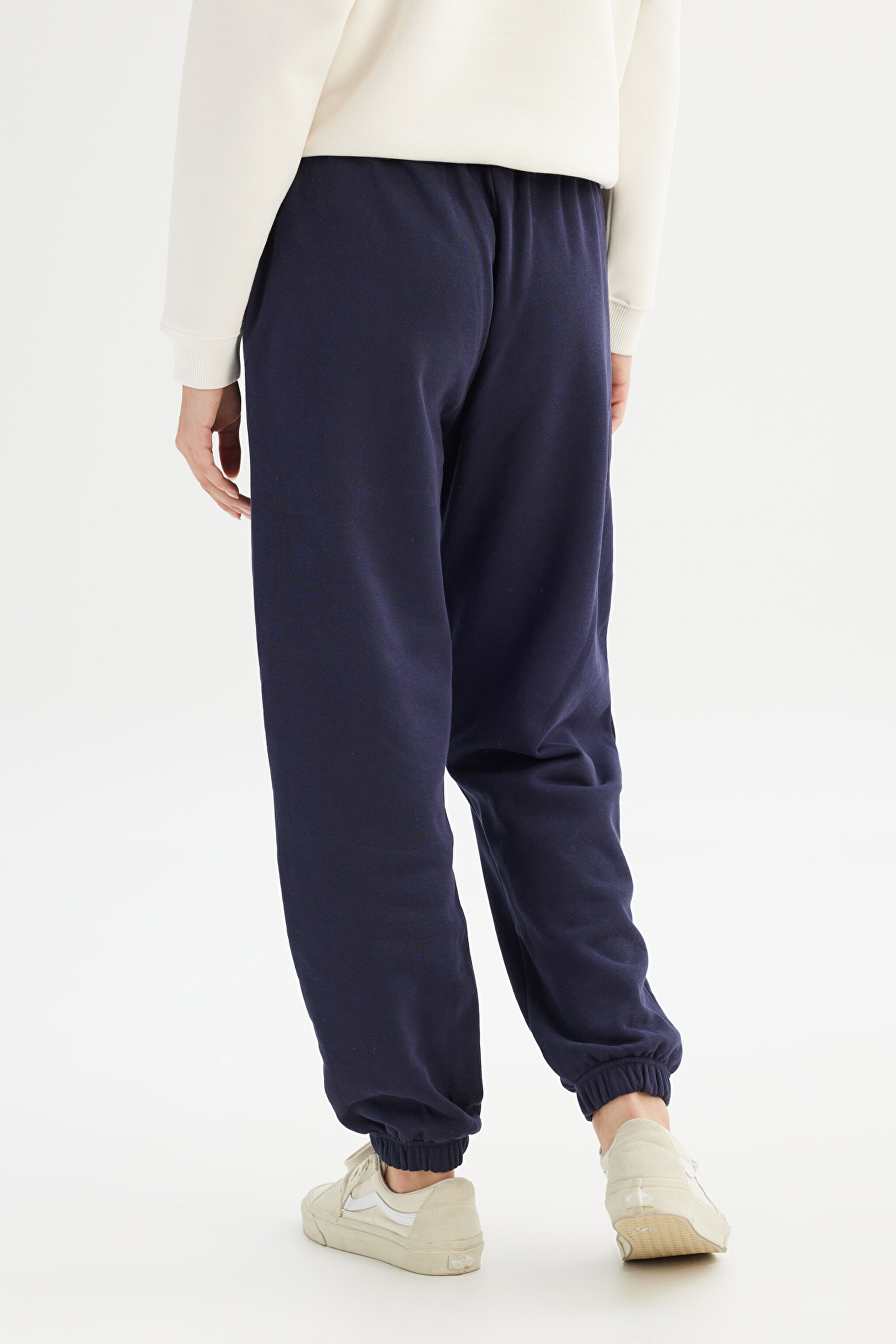 Loose Fit Geniş Kesim Lacivert Pamuklu Esnek Sweatpant - Navy-W2520557410 (görsel 5)