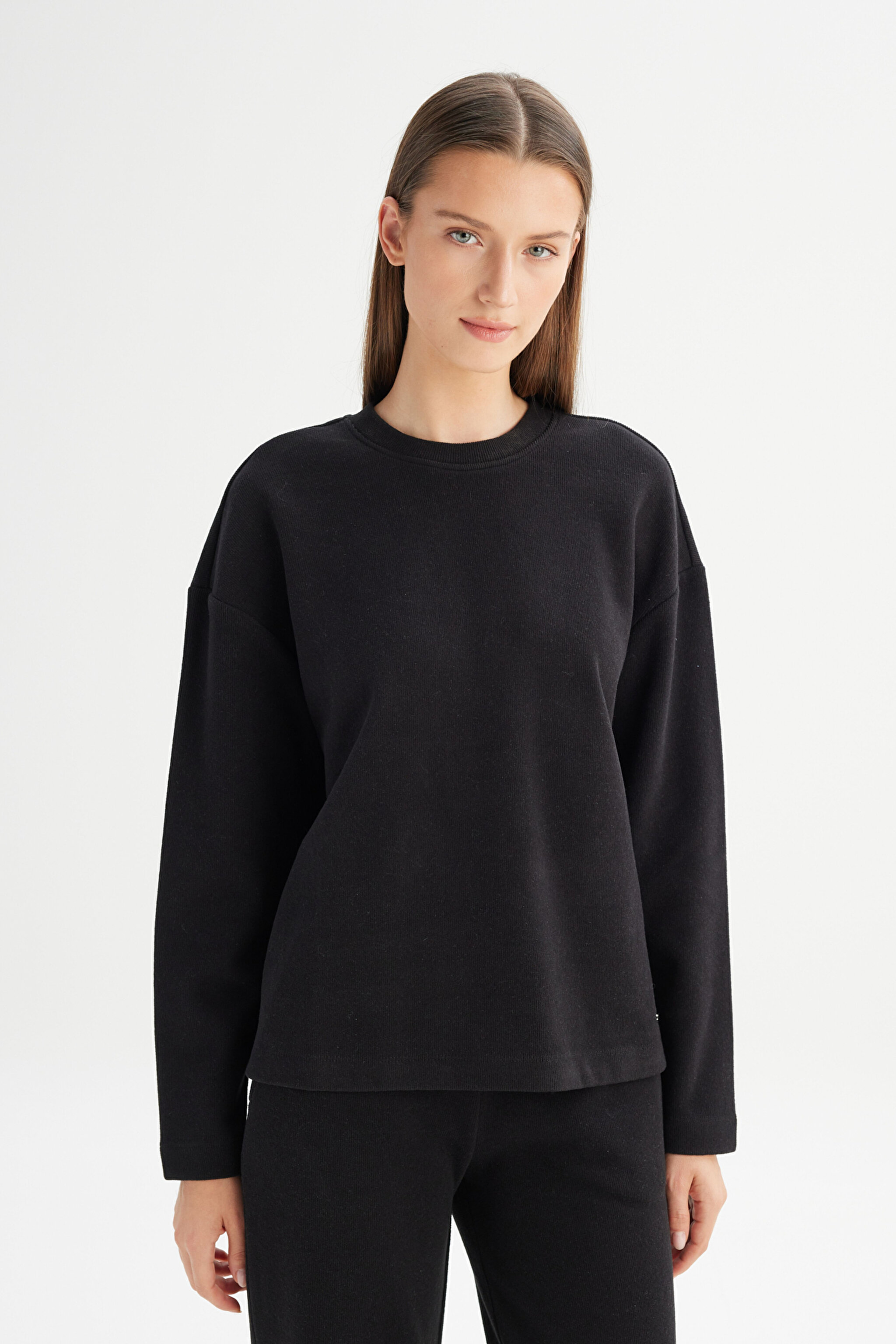 Loose Fit Rahat Kesim Bisiklet Yaka Siyah Triko Kazak