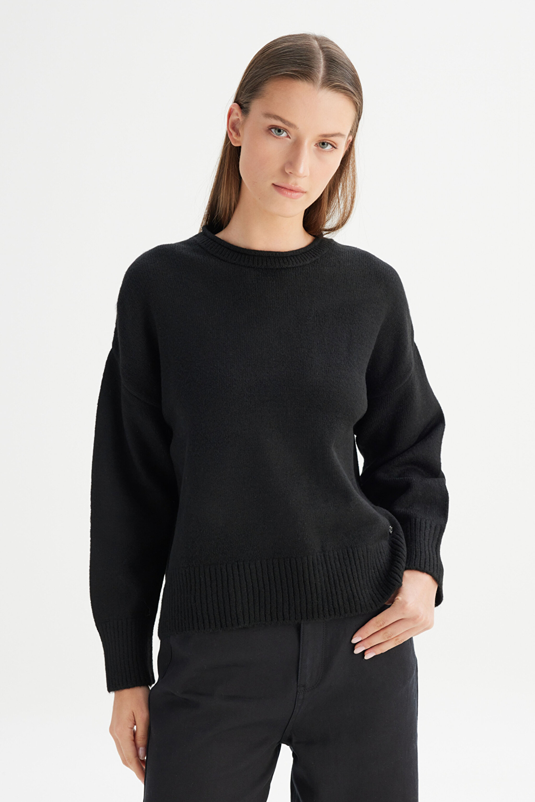 Relaxed Fit Rahat Kesim Bisiklet Yaka Triko Kazak - Black-W2520566001 (görsel 3)