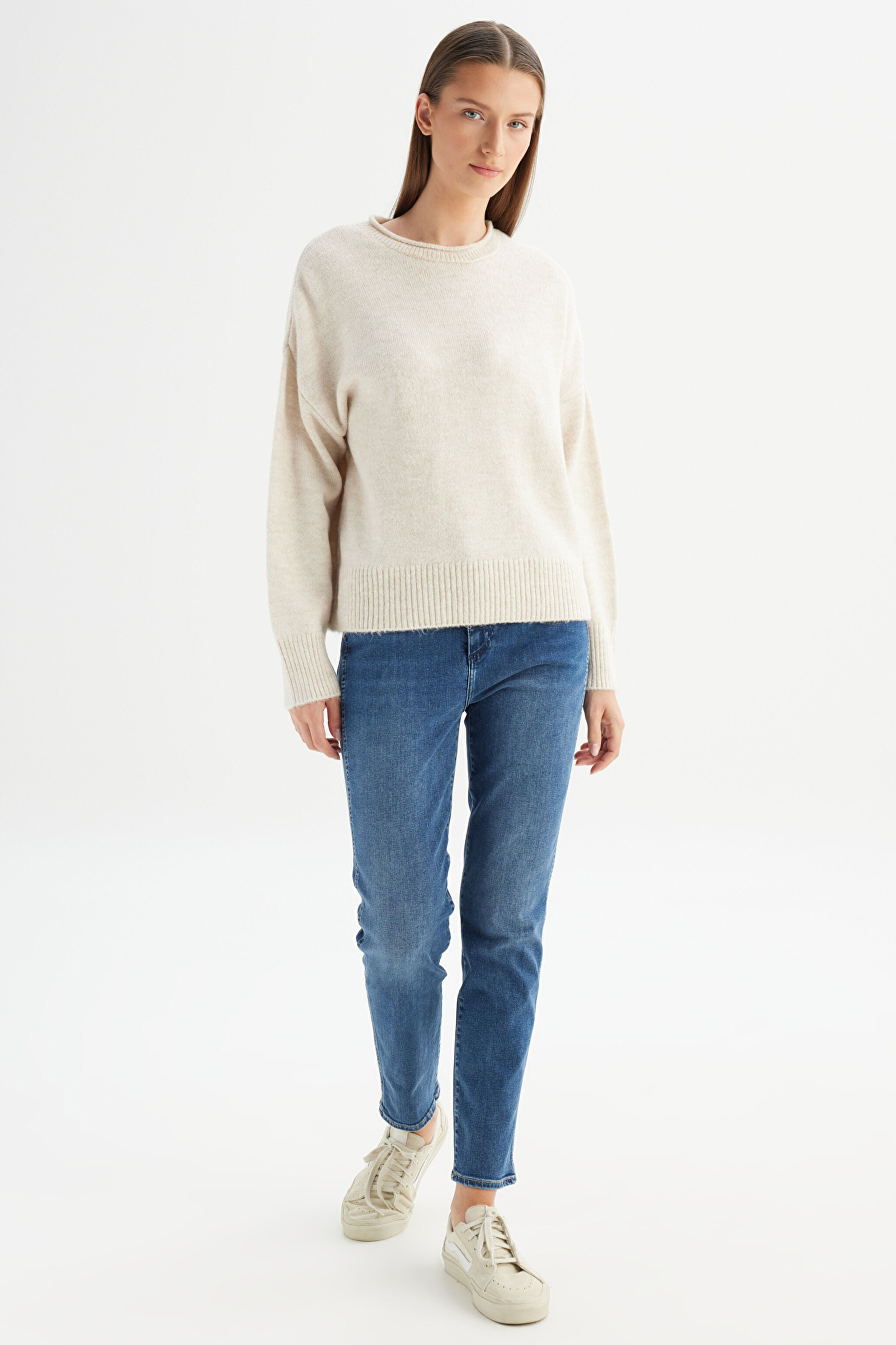 Relaxed Fit Rahat Kesim Bisiklet Yaka Triko Kazak - Off White-W2520566102 (görsel 2)
