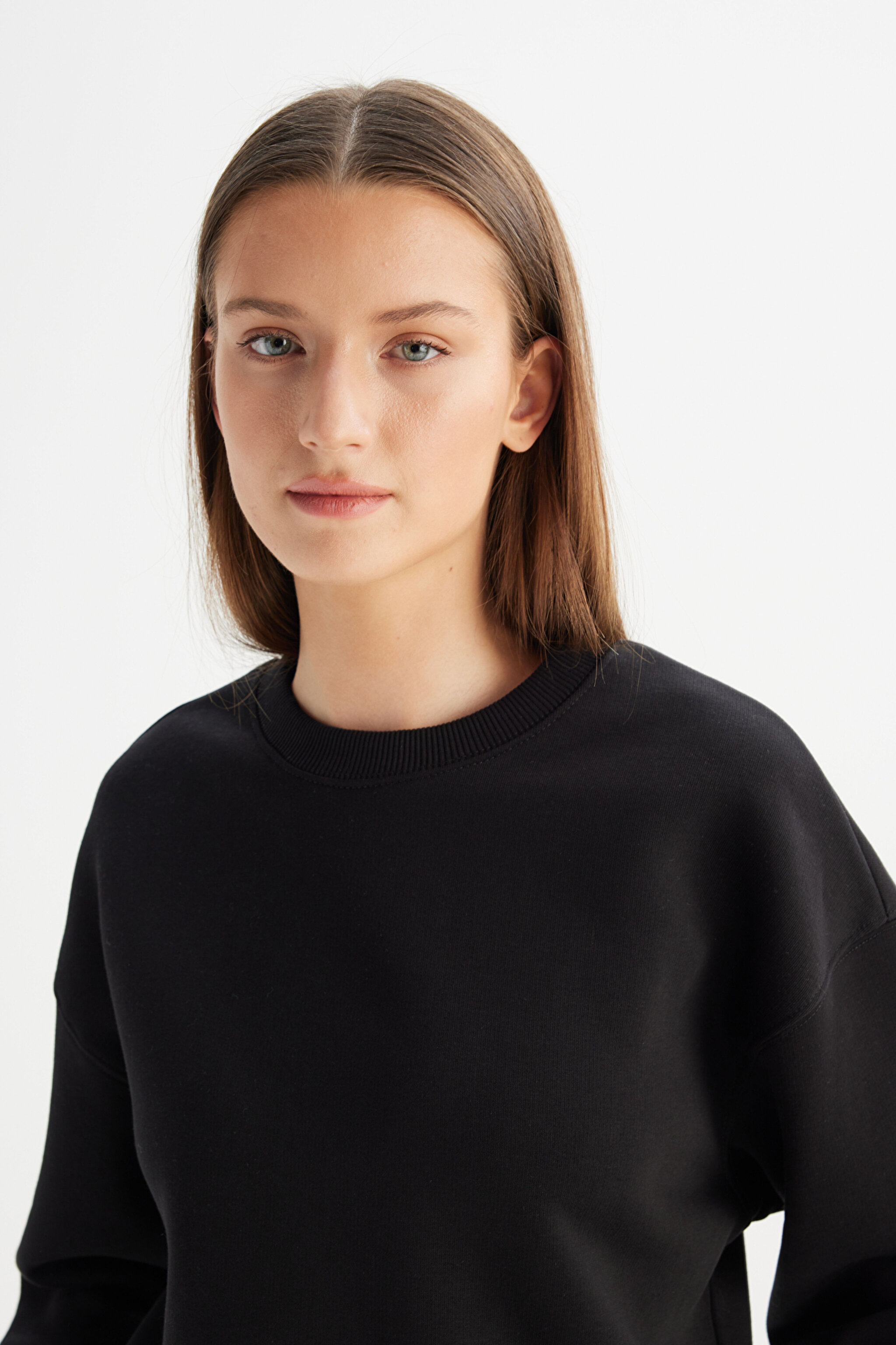 Relaxed Fit Geniş Kesim Bisiklet Yaka İçi Polarlı Siyah Sweatshirt - Black-W2520586001 (görsel 4)