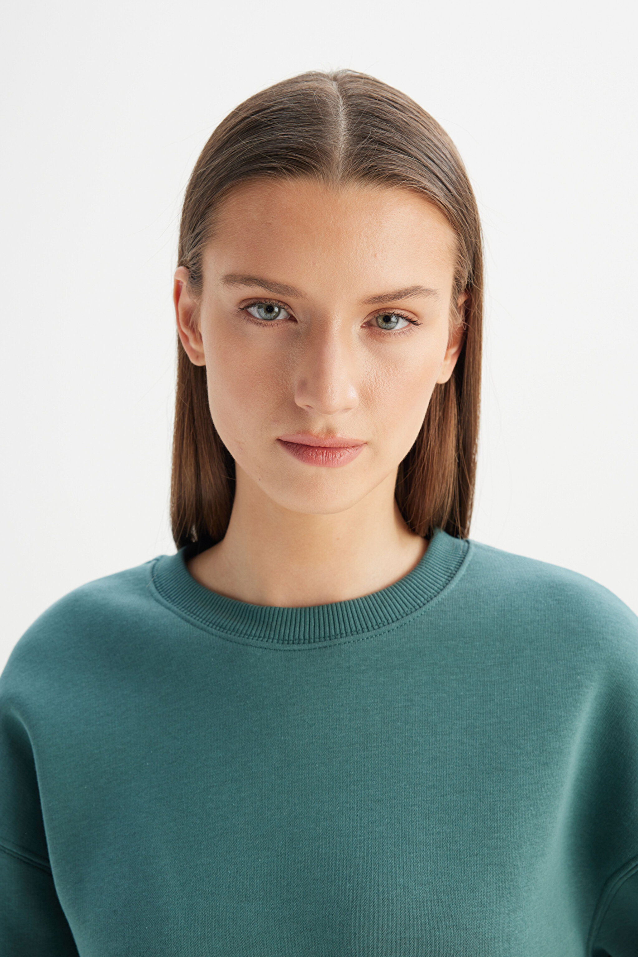 Relaxed Fit Geniş Kesim Bisiklet Yaka İçi Polarlı Yeşil Sweatshirt - EverGreen-W2520586OT (görsel 4)