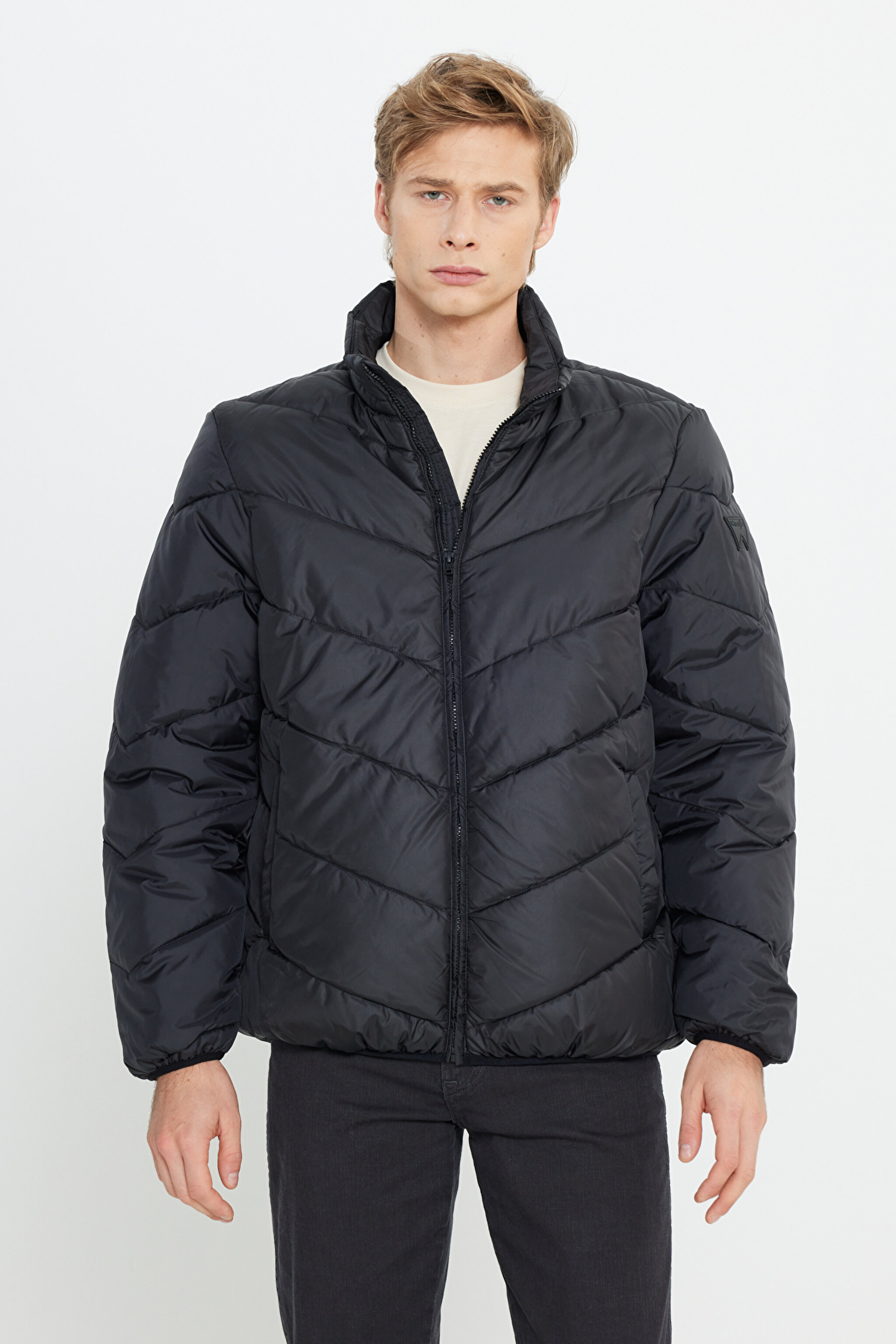 Regular Fit Normal Kesim Dik Yaka Siyah Şişme Mont - Black-W40YWA100