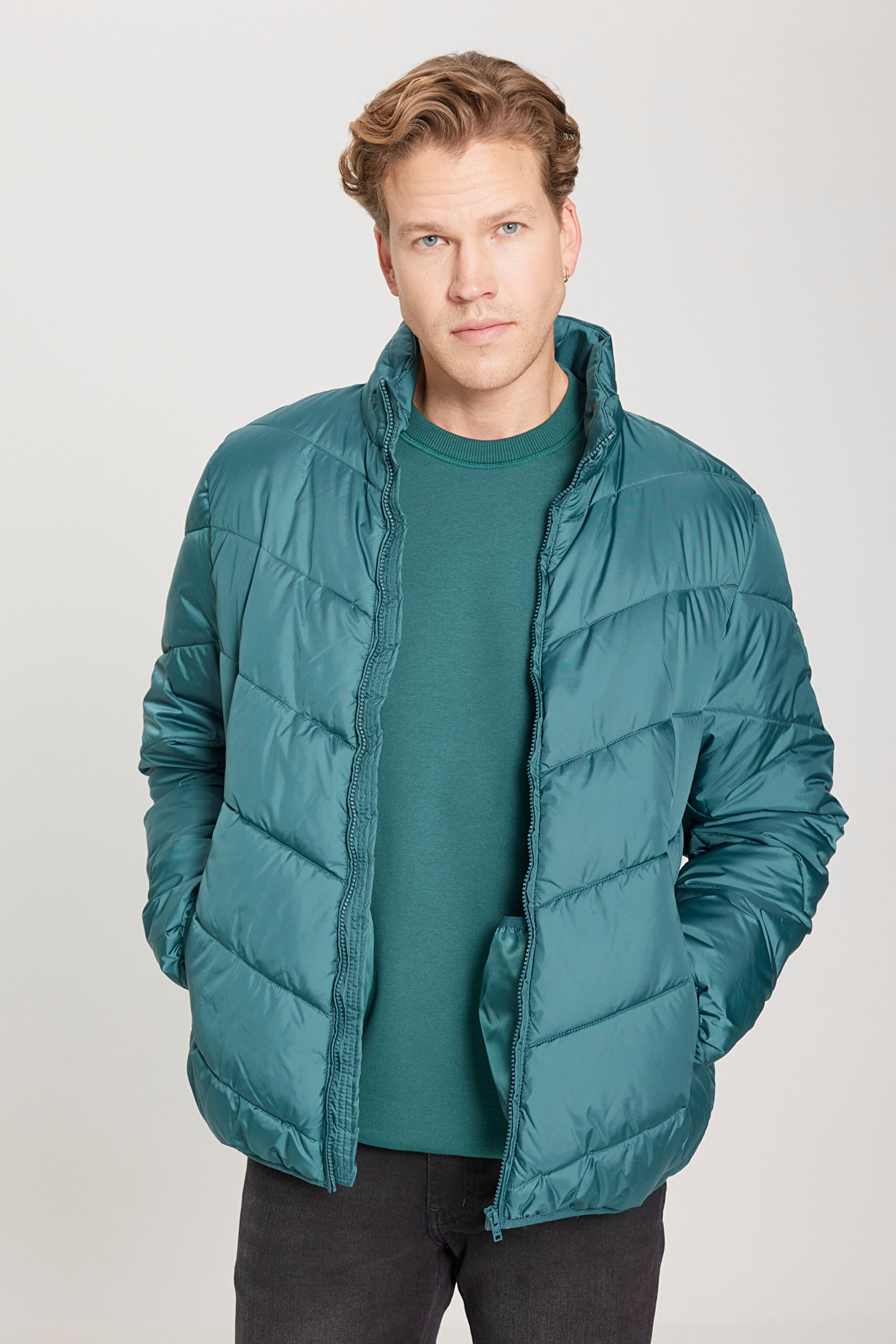 Regular Fit Normal Kesim Dik Yaka Yeşil Şişme Mont