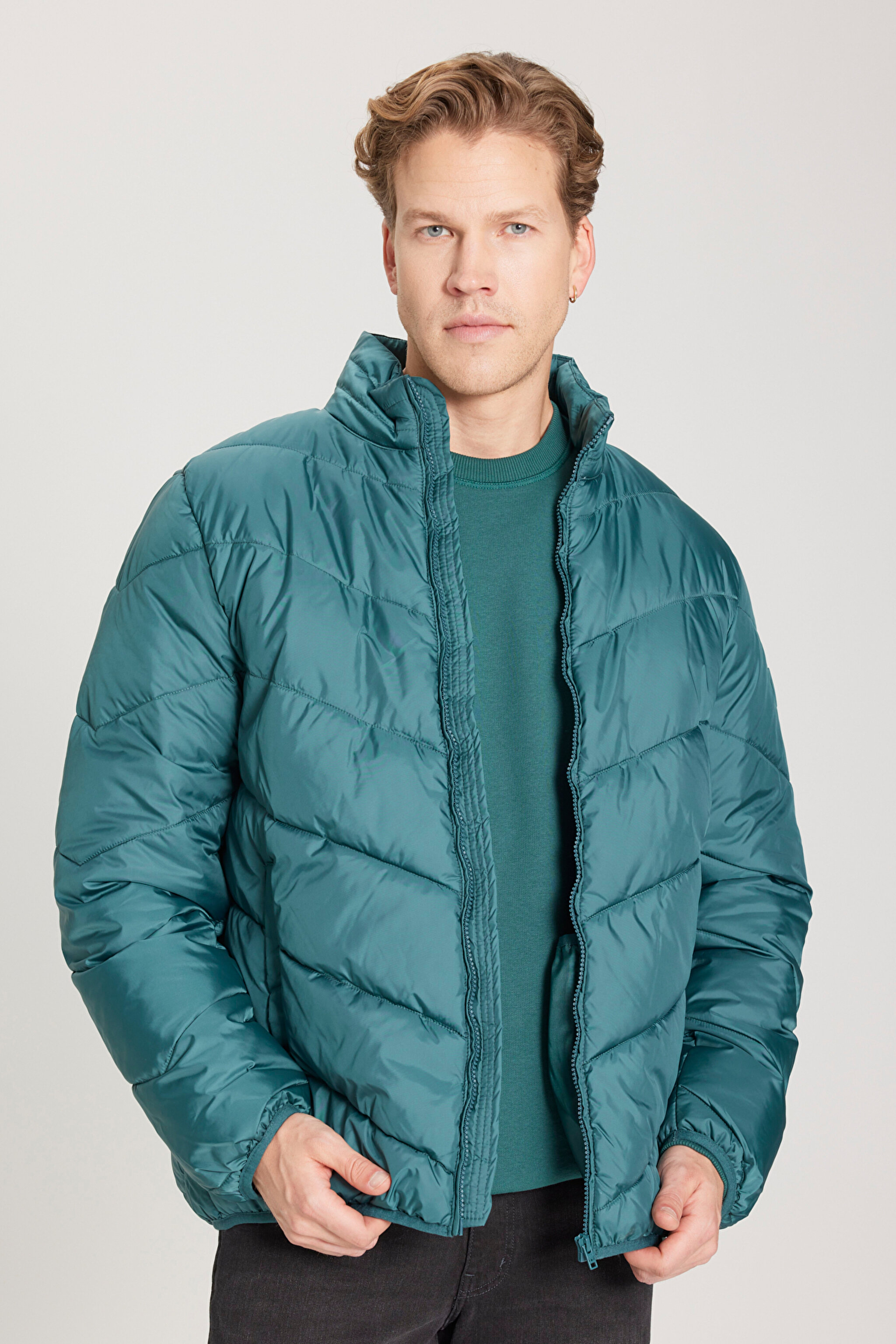 Regular Fit Normal Kesim Dik Yaka Yeşil Şişme Mont - Dark Matcha-W40YWAG61 (görsel 3)