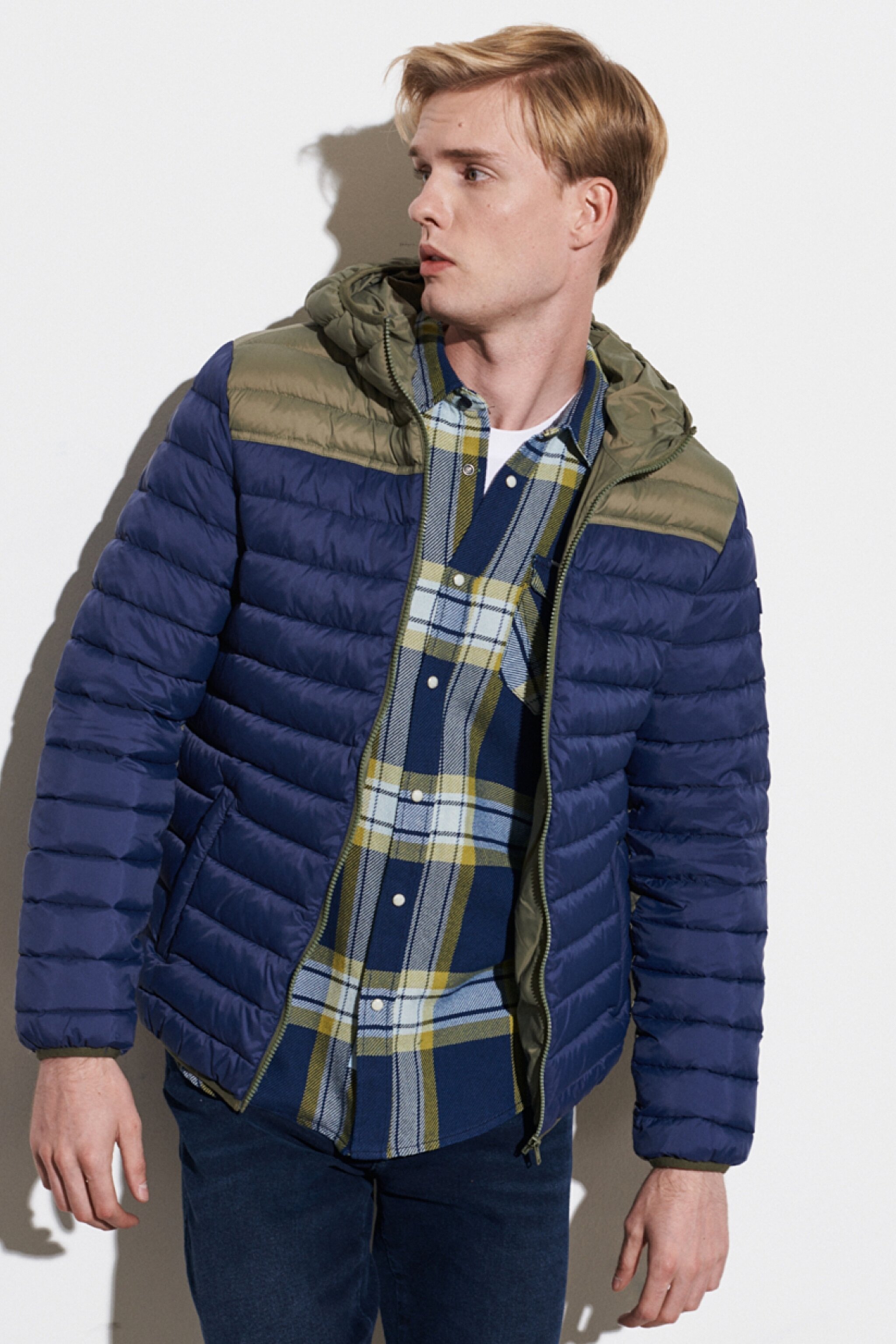 Regular Fit Normal Kesim Kapüşonlu Tam Fermuarlı Mavi Şişme Mont - Navy-W4B1WA114