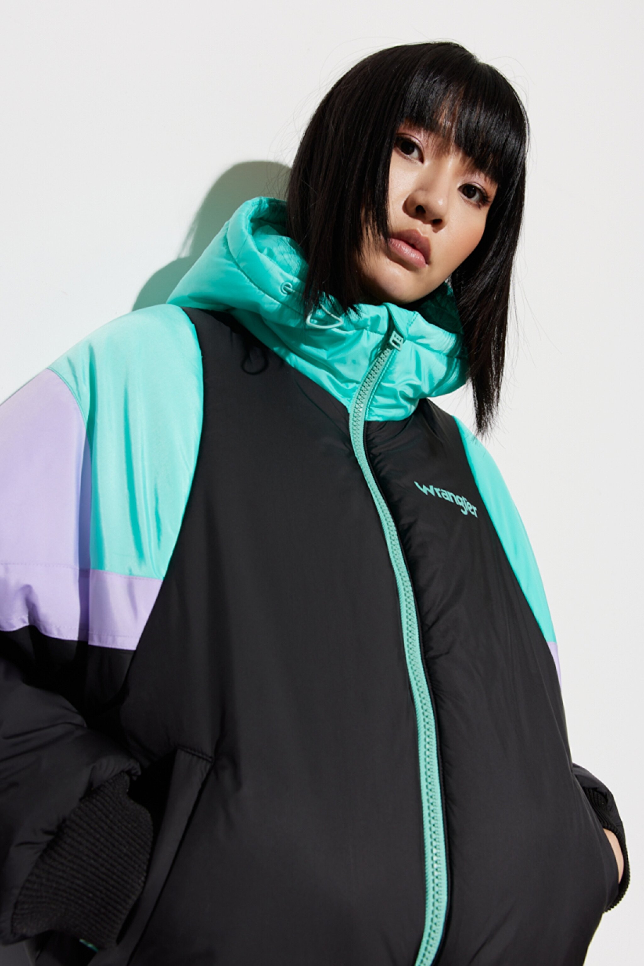 Regular Fit Normal Kesim Kapüşonlu Siyah Şişme Mont