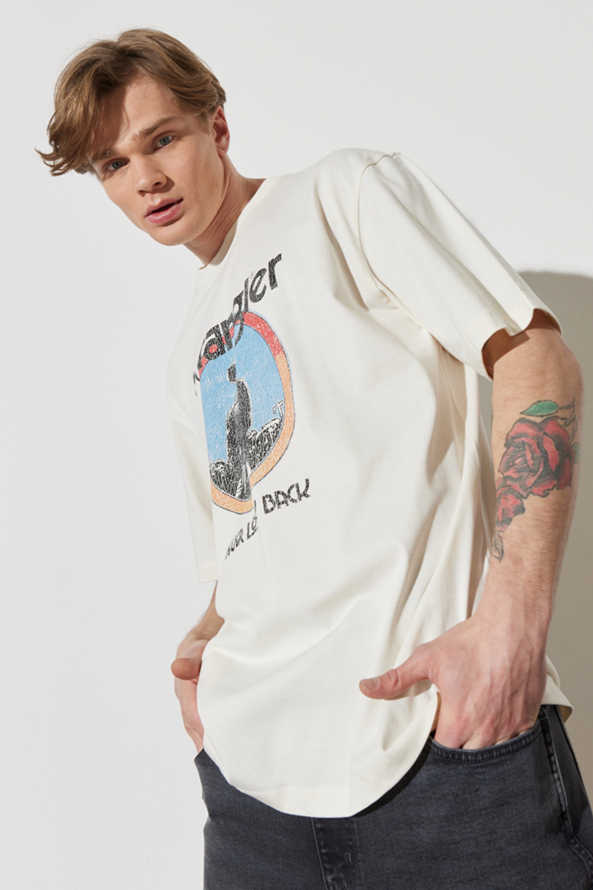 Regular Fit Normal Kesim %100 Pamuk Bisiklet Yaka Kırık Beyaz Tişört - Off White-W7CBEE737 (görsel 4)