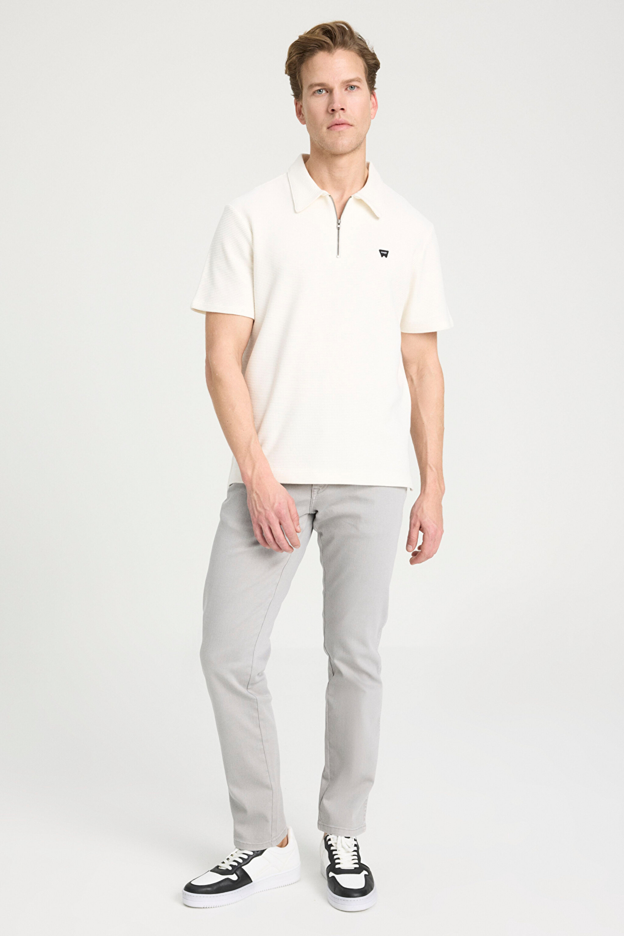 Relaxed Fit Geniş Kesim Polo Yaka Fermuar Detaylı %100 Pamuk Ekru Tişört - Vintage White-W7NQ2052861Y (görsel 3)