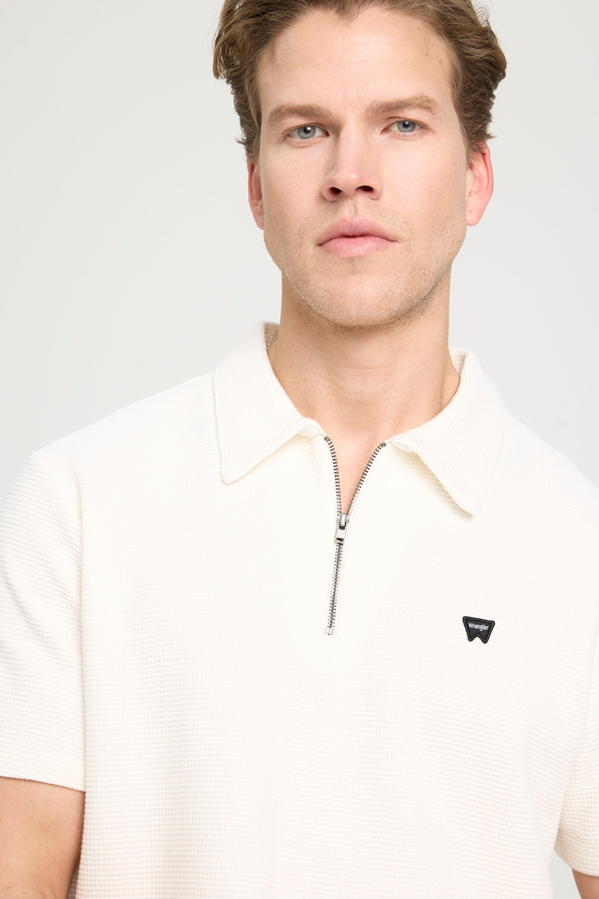 Relaxed Fit Geniş Kesim Polo Yaka Fermuar Detaylı %100 Pamuk Ekru Tişört - Vintage White-W7NQ2052861Y (görsel 4)