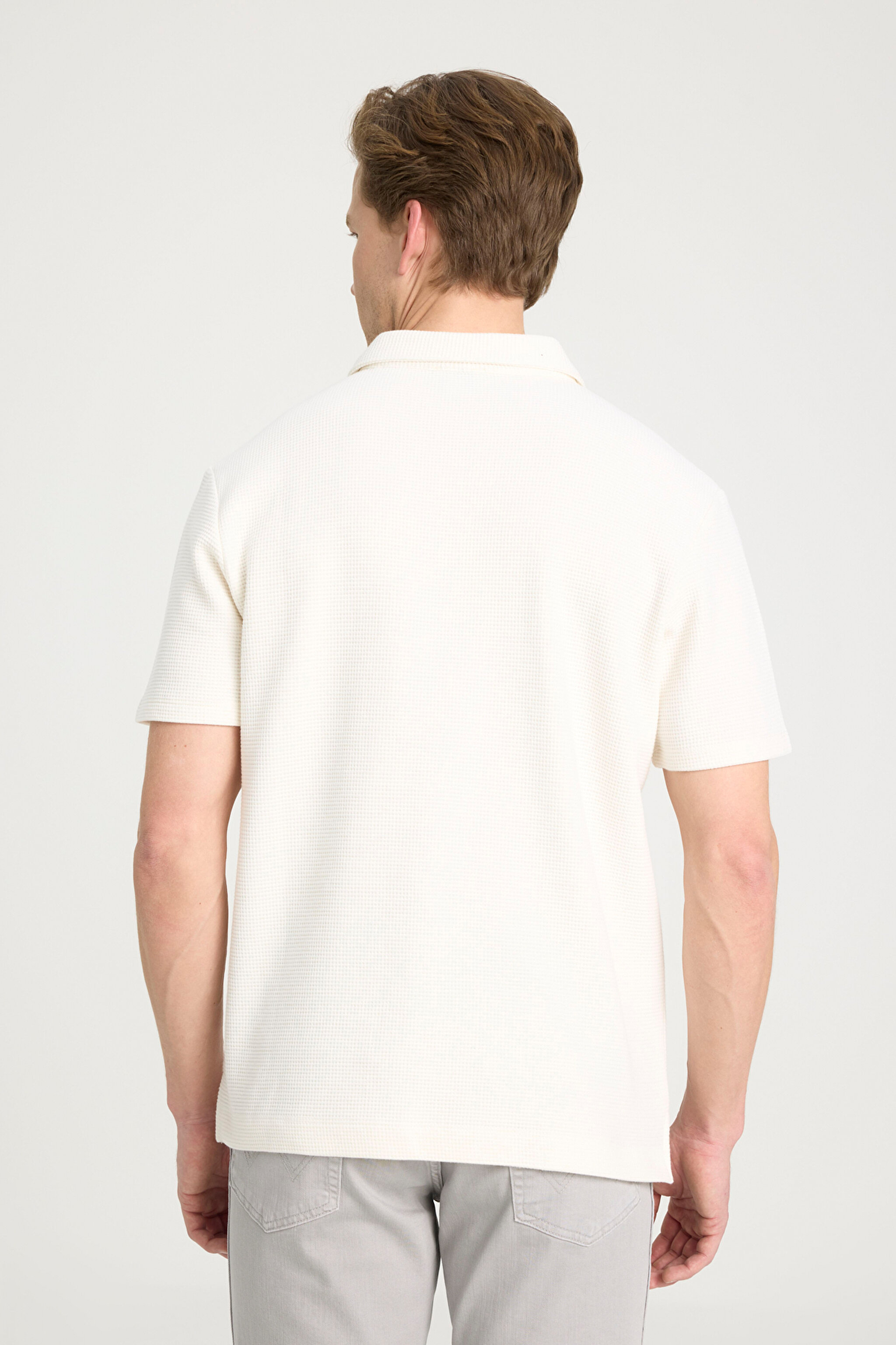 Relaxed Fit Geniş Kesim Polo Yaka Fermuar Detaylı %100 Pamuk Ekru Tişört - Vintage White-W7NQ2052861Y (görsel 5)
