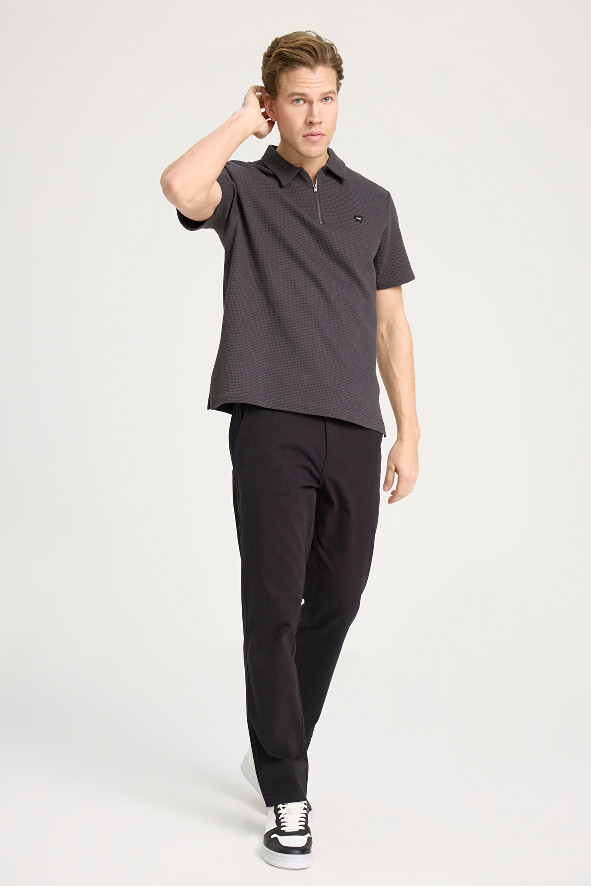 Relaxed Fit Geniş Kesim Polo Yaka Fermuar Detaylı %100 Pamuk Siyah Tişört - Faded Black-W7NQ20528633W (görsel 3)