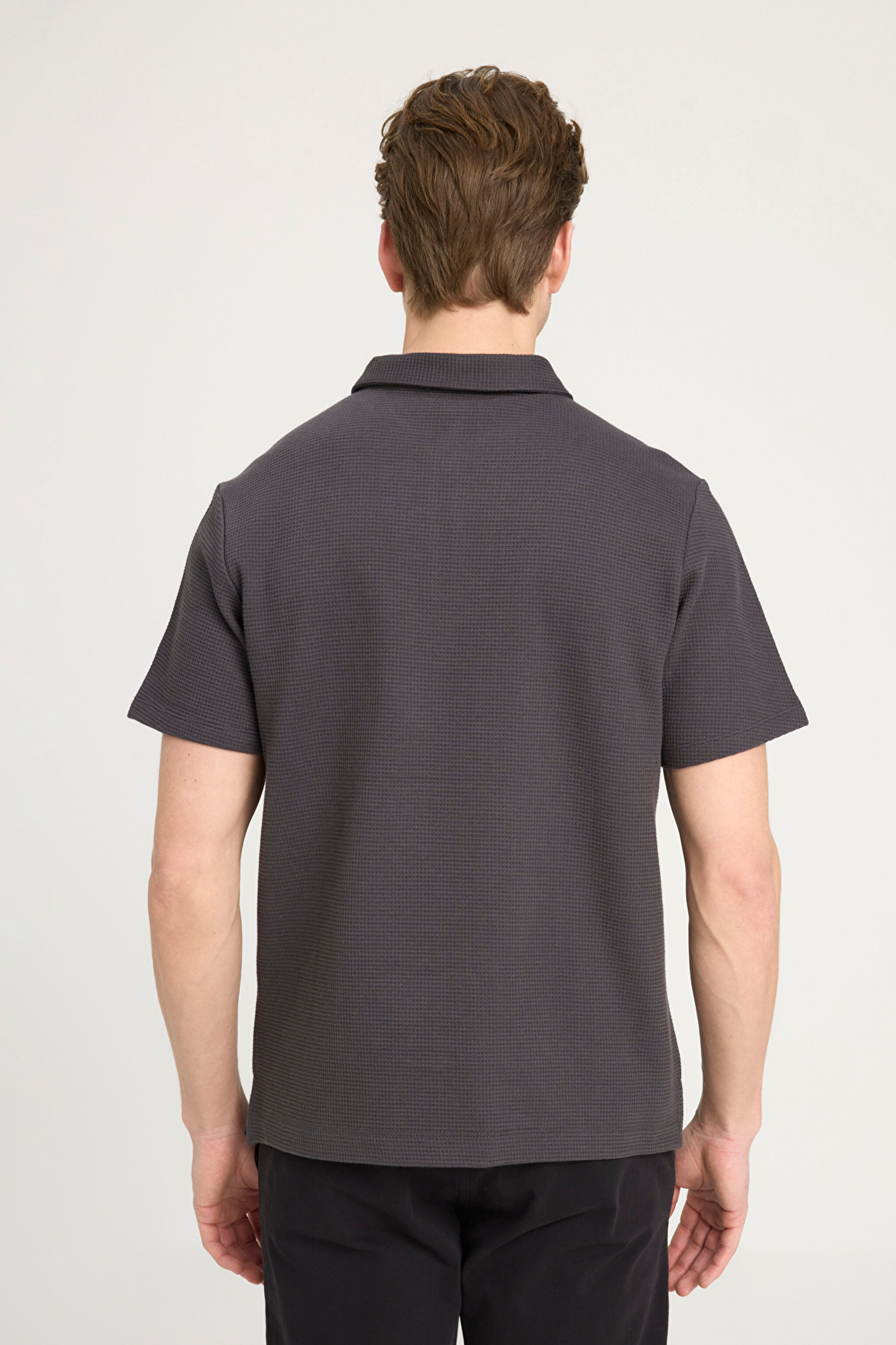Relaxed Fit Geniş Kesim Polo Yaka Fermuar Detaylı %100 Pamuk Siyah Tişört - Faded Black-W7NQ20528633W (görsel 5)