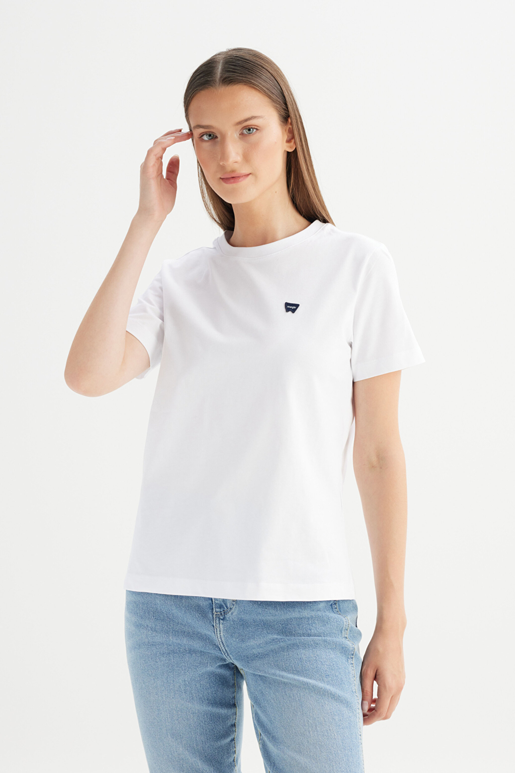 %100 Pamuk Regular Fit Normal Kesim Bisiklet Yaka Patch Logo Beyaz Tişört - White-W7Q05920989 (görsel 3)