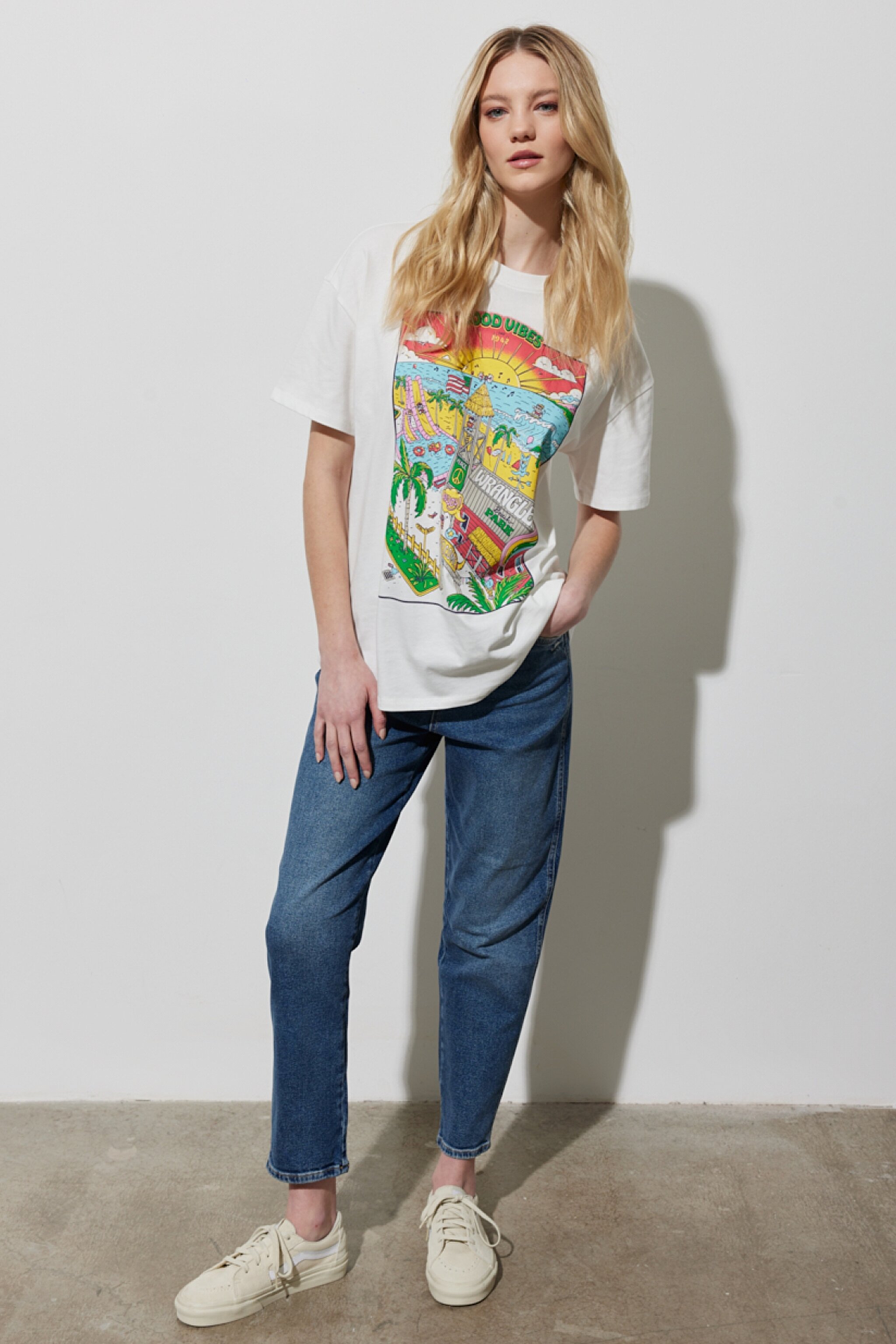 Oversize Fit Rahat Kesim %100 Pamuk Bisiklet Yaka Beyaz Tişört - Worn in White-W7R3EEW04 (görsel 4)