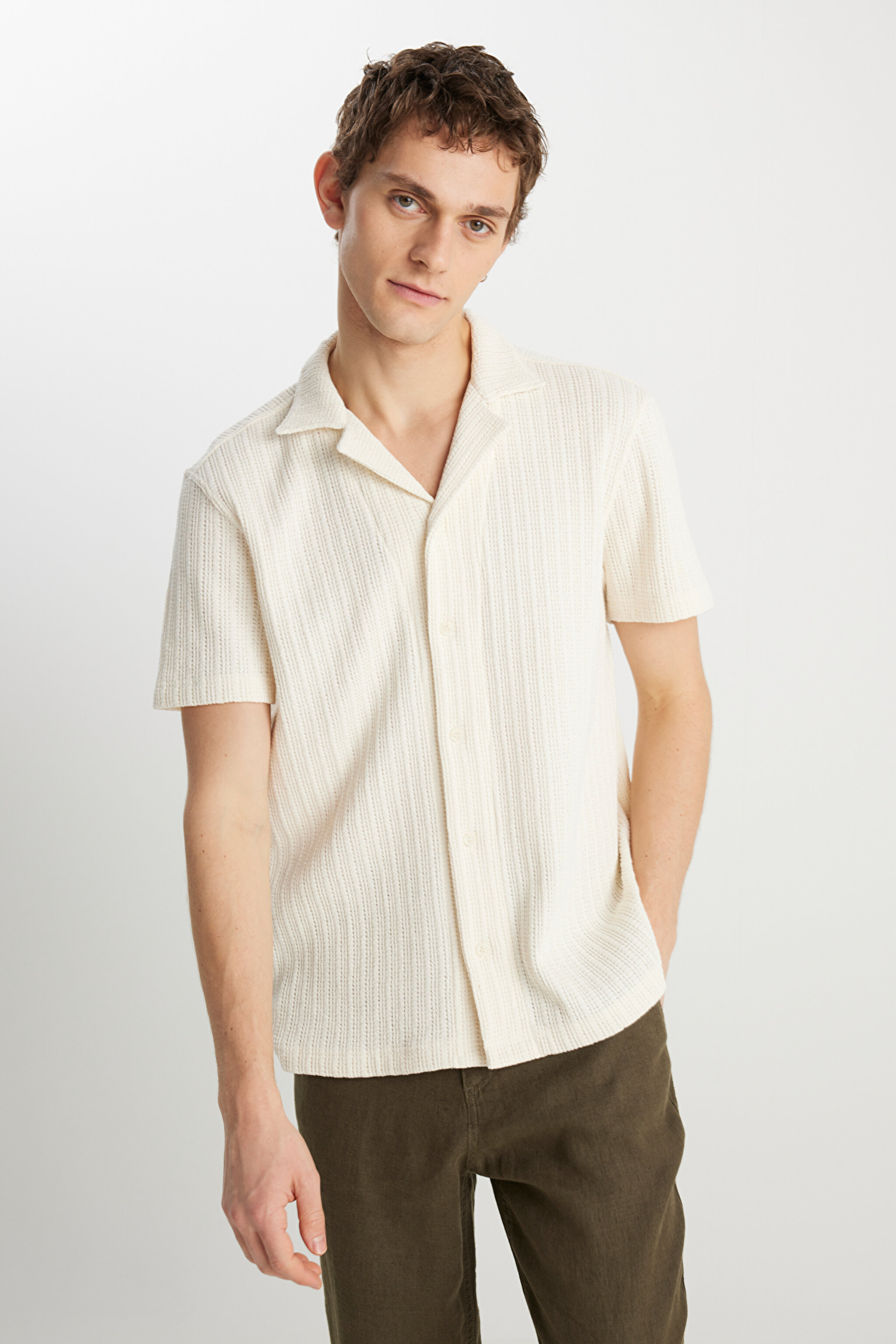 Relaxed Fit Geniş Kesim Bej Gömlek