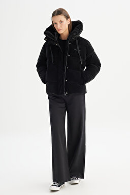 Regular Fit Normal Kesim Dik Yaka Kapüşonlu Siyah Şişme Mont - Black-CHW232170001 (görsel 2)