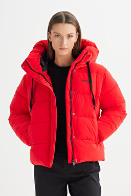 Regular Fit Normal Kesim Dik Yaka Kapüşonlu Kırmızı Şişme Mont - Red-CHW232170600