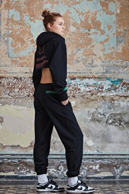 STBA Kadın Siyah "Manifest" Kapüşonlu Crop Hoodie Sweatshirt - Black-L221462001 (görsel 4)