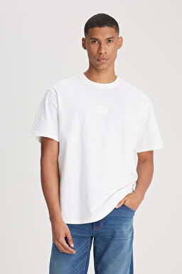 Loose Fit Rahat Kesim Bisiklet Yaka %100 Pamuk Kırık Beyaz Tişört - Off White-L222001102 (görsel 2)