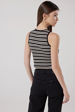 Slim Fit Dar Kesim Bisiklet Yaka Kolsuz Crop Siyah Çizgili Esnek Tişört - Black-L231133001 (görsel 7)