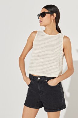 Regular Fit Normal Kesim Bisiklet Yaka Kolsuz Ekru Bluz - Ecru-L231235104