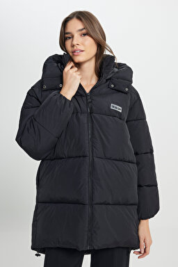 Loose Fit Rahat Kesim Kapüşonlu Uzun Siyah Şişme Mont - Black-L232222001 (görsel 4)