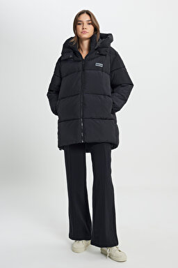 Loose Fit Rahat Kesim Kapüşonlu Uzun Siyah Şişme Mont - Black-L232222001 (görsel 5)