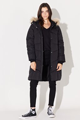 Regular Fit Normal Kesim Kapüşonlu Siyah Uzun Şişme Mont - Black-L232223001