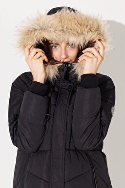 Regular Fit Normal Kesim Kapüşonlu Siyah Uzun Şişme Mont - Black-L232223001 (görsel 4)