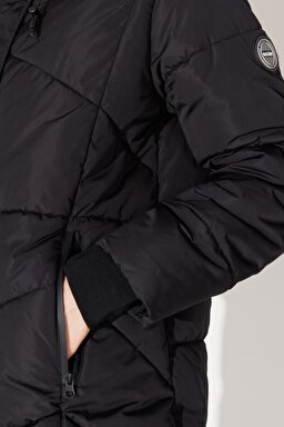 Regular Fit Normal Kesim Kapüşonlu Siyah Uzun Şişme Mont - Black-L232223001 (görsel 7)