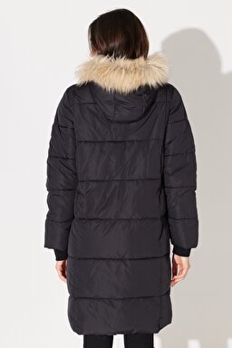 Regular Fit Normal Kesim Kapüşonlu Siyah Uzun Şişme Mont - Black-L232223001 (görsel 8)