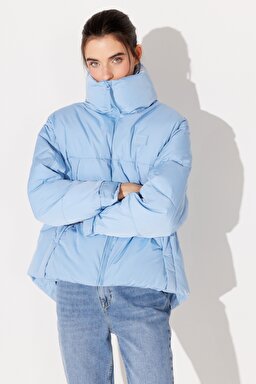 Loose Fit Rahat Kesim Dik Yaka Açık Mavi Şişme Mont - Blue-L232228400 (görsel 2)
