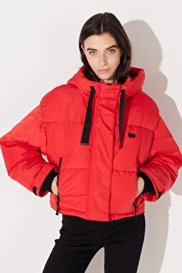 Regular Fit Normal Kesim Kapüşonlu Dik Yaka Kırmızı Şişme Mont - Red-L232233600 (görsel 2)