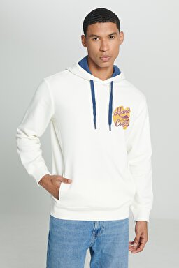 Regular Fit Normal Kesim Kapüşonlu İçi Polarlı Sırt Baskılı Kırık Beyaz Sweatshirt - Off White-L232273102 (görsel 3)