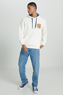 Regular Fit Normal Kesim Kapüşonlu İçi Polarlı Sırt Baskılı Kırık Beyaz Sweatshirt - Off White-L232273102 (görsel 4)