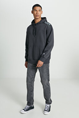 Loose Fit Rahat Kesim Kapüşonlu İçi Polarlı Sırt Baskılı Antrasit Sweatshirt - Anthracite-L232275003 (görsel 4)
