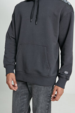 Loose Fit Rahat Kesim Kapüşonlu İçi Polarlı Sırt Baskılı Antrasit Sweatshirt - Anthracite-L232275003 (görsel 6)