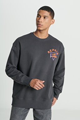 Loose Fit Rahat Kesim Bisiklet Yaka İçi Polarlı Sırt Baskılı Antrasit Sweatshirt - Anthracite-L232282003 (görsel 3)