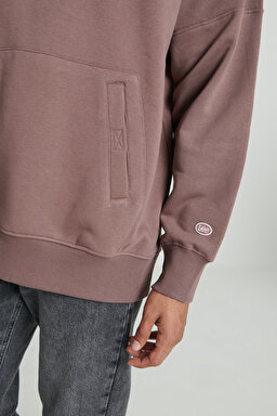 Loose Fit Rahat Kesim Kapüşonlu İçi Polarlı Sırt Baskılı Kahverengi Sweatshirt - Taupe-L232283640 (görsel 6)