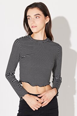 Slim Fit Dar Kesim Bisiklet Yaka Siyah Beyaz Çizgili Crop Uzun Kollu Tişört - Black-L232319001
