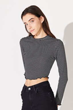 Slim Fit Dar Kesim Bisiklet Yaka Siyah Beyaz Çizgili Crop Uzun Kollu Tişört - Black-L232319001 (görsel 3)