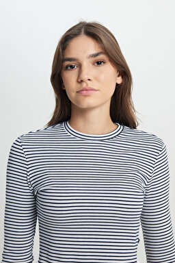 Slim Fit Dar Kesim Bisiklet Yaka Beyaz Uzun Kollu Tişört - White-L232319100 (görsel 5)