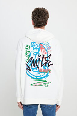 Loose Fit Rahat Kesim Kapüşonlu İçi Polarlı Sırt Baskılı Kırık Beyaz Sweatshirt - Off White-L232447102 (görsel 2)