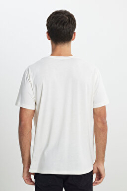 Regular Fit Normal Kesim Bisiklet Yaka %100 Pamuk Beyaz Tişört - White-L241576100 (görsel 4)