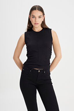 Slim Fit Dar Kesim Bisiklet Yaka Siyah Tişört - Black-L241628001