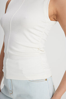 Slim Fit Dar Kesim Bisiklet Yaka Kırık Beyaz Tişört - Off White-L241628102 (görsel 5)